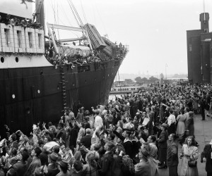 Vertrek 'Tabinta' met emigranten voor Zuid-Afrika (1948)