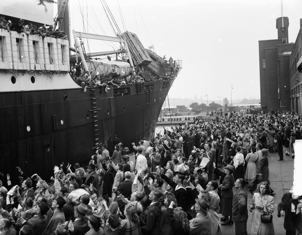 Vertrek 'Tabinta' met emigranten voor Zuid-Afrika (1948)