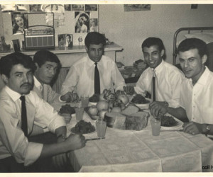 Ahmed Alouani (tweede van rechts) was in 1964 in de Limburgse mijnen gaan werken